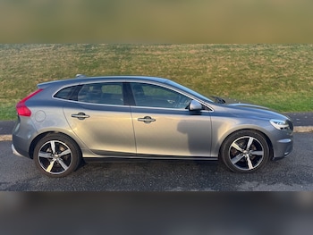 Used Volvo V40 2016 for sale - 76919871: Photo
