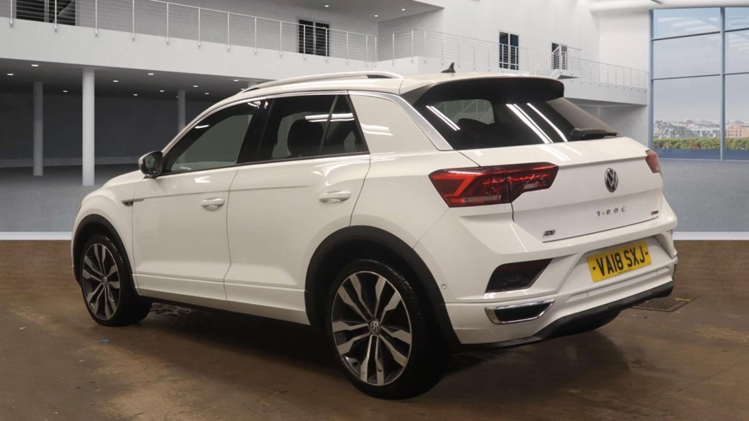 Used Volkswagen T-Roc 2018 for sale - 77902677: Photo 3