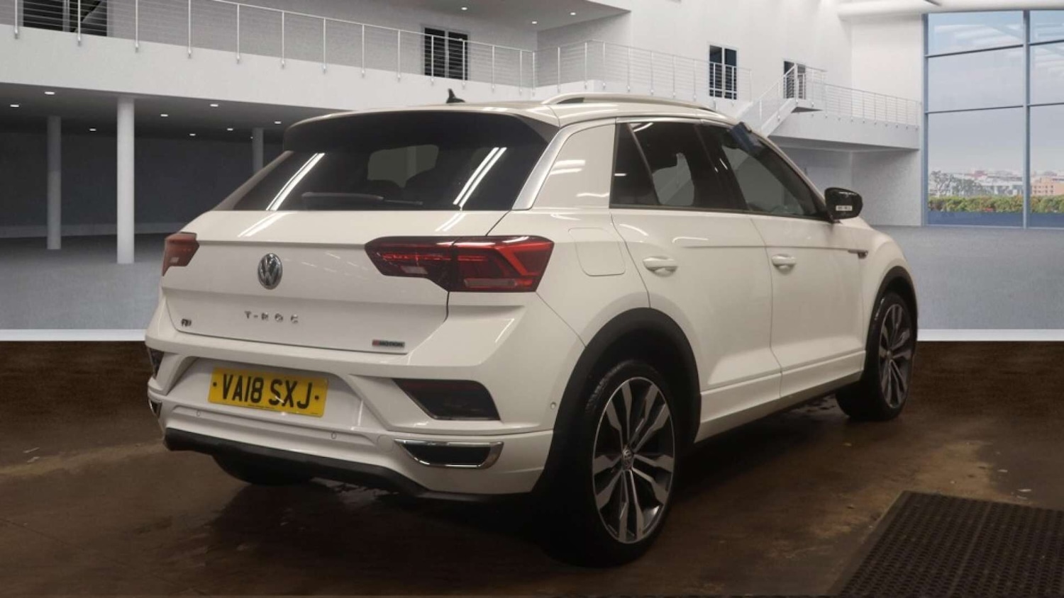 Used Volkswagen T-Roc 2018 for sale - 77902677: Photo 4