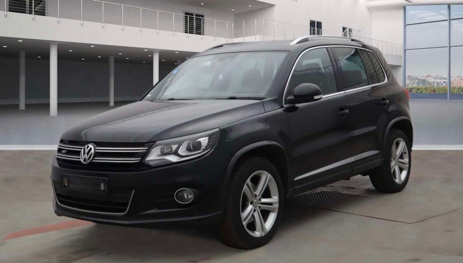 Used Volkswagen Tiguan 2015 for sale - 77617959: Photo 2