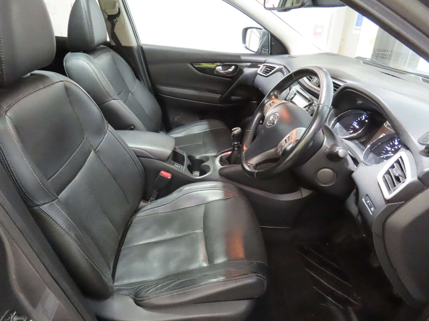 Used Nissan Qashqai 2015 for sale - 77742660: Photo 9