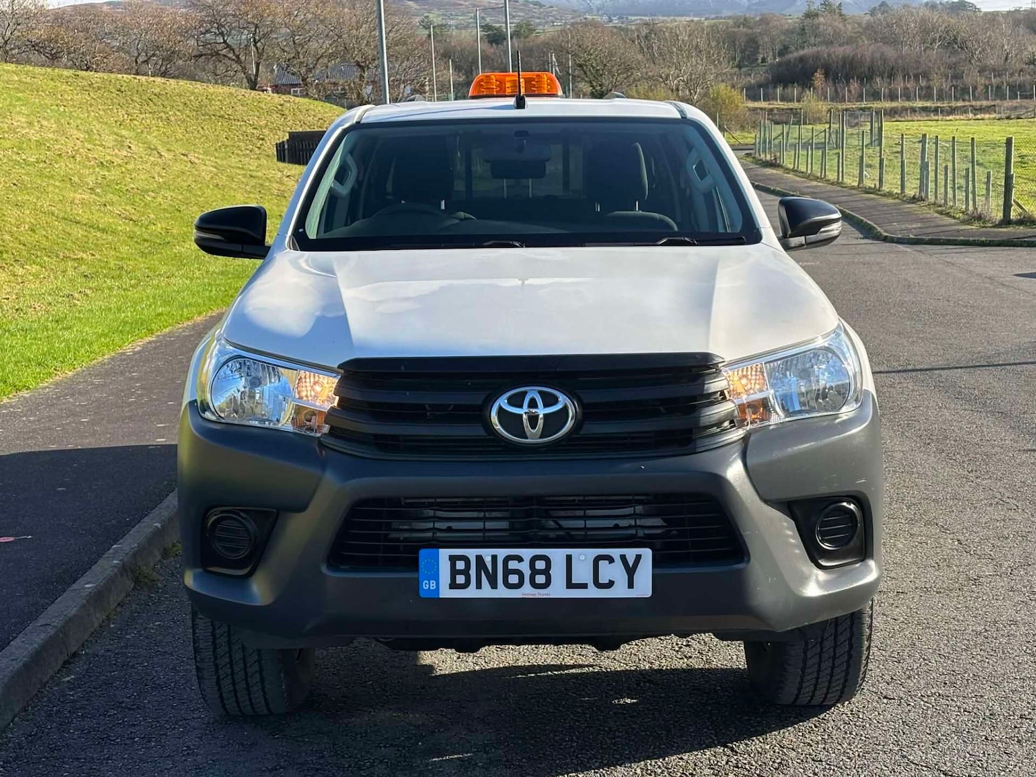 Used Toyota Hilux 2018 for sale - 76638749: Photo 2