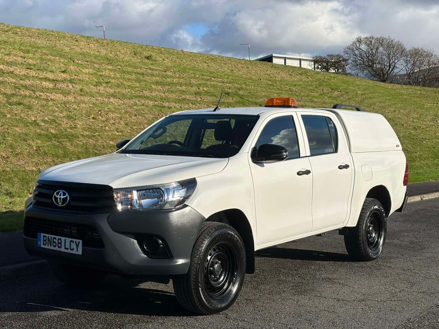 Used Toyota Hilux 2018 for sale - 76638749: Photo 3
