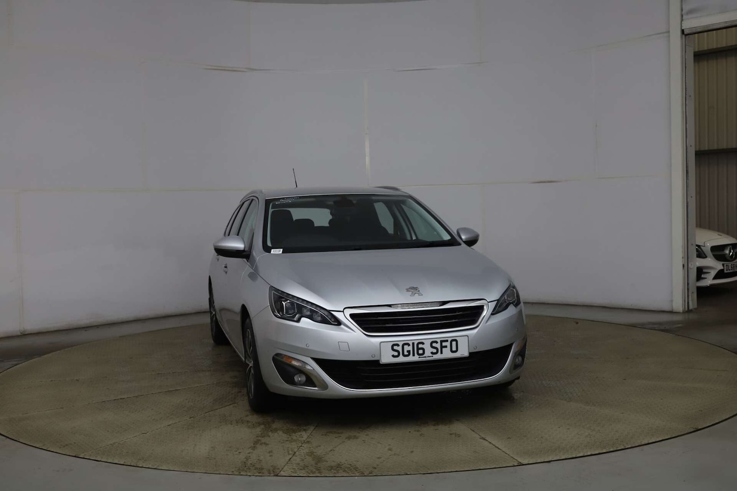 Used Peugeot 308 2016 for sale - 76476868: Photo 2