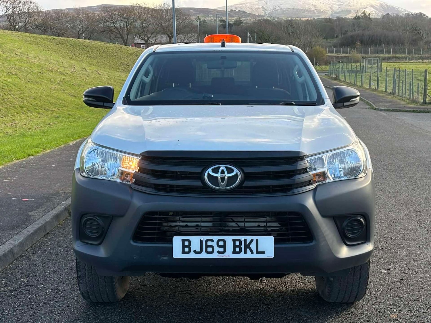 Used Toyota Hilux 2019 for sale - 76637330: Photo 2