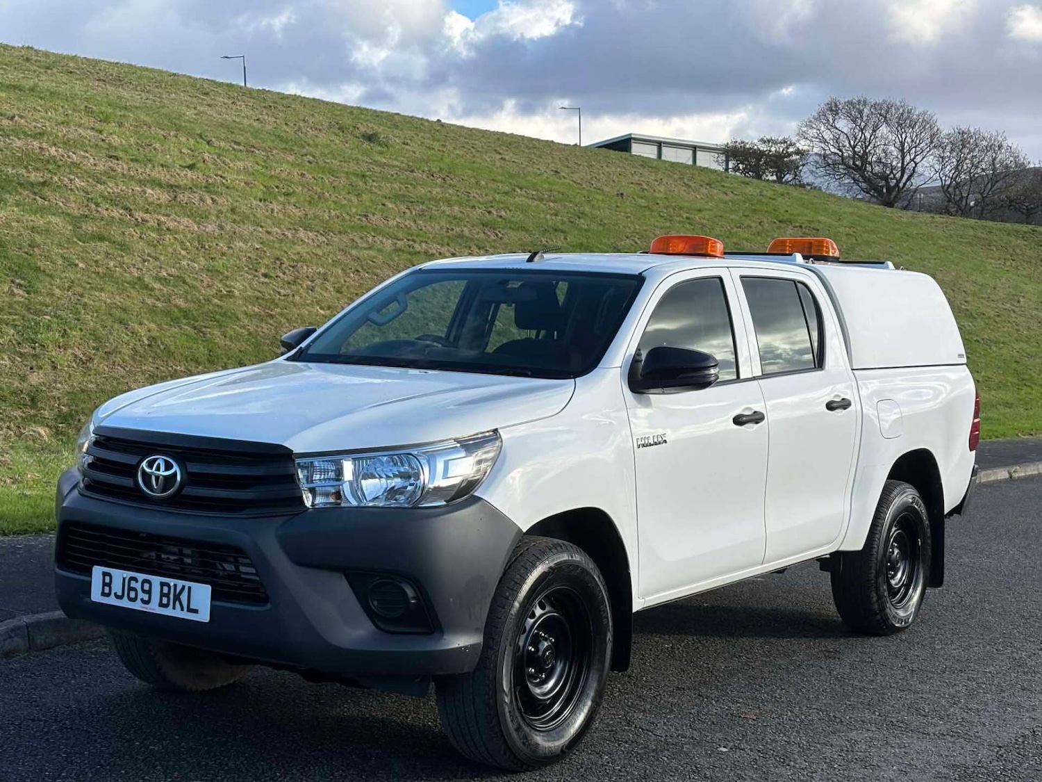 Used Toyota Hilux 2019 for sale - 76637330: Photo 3