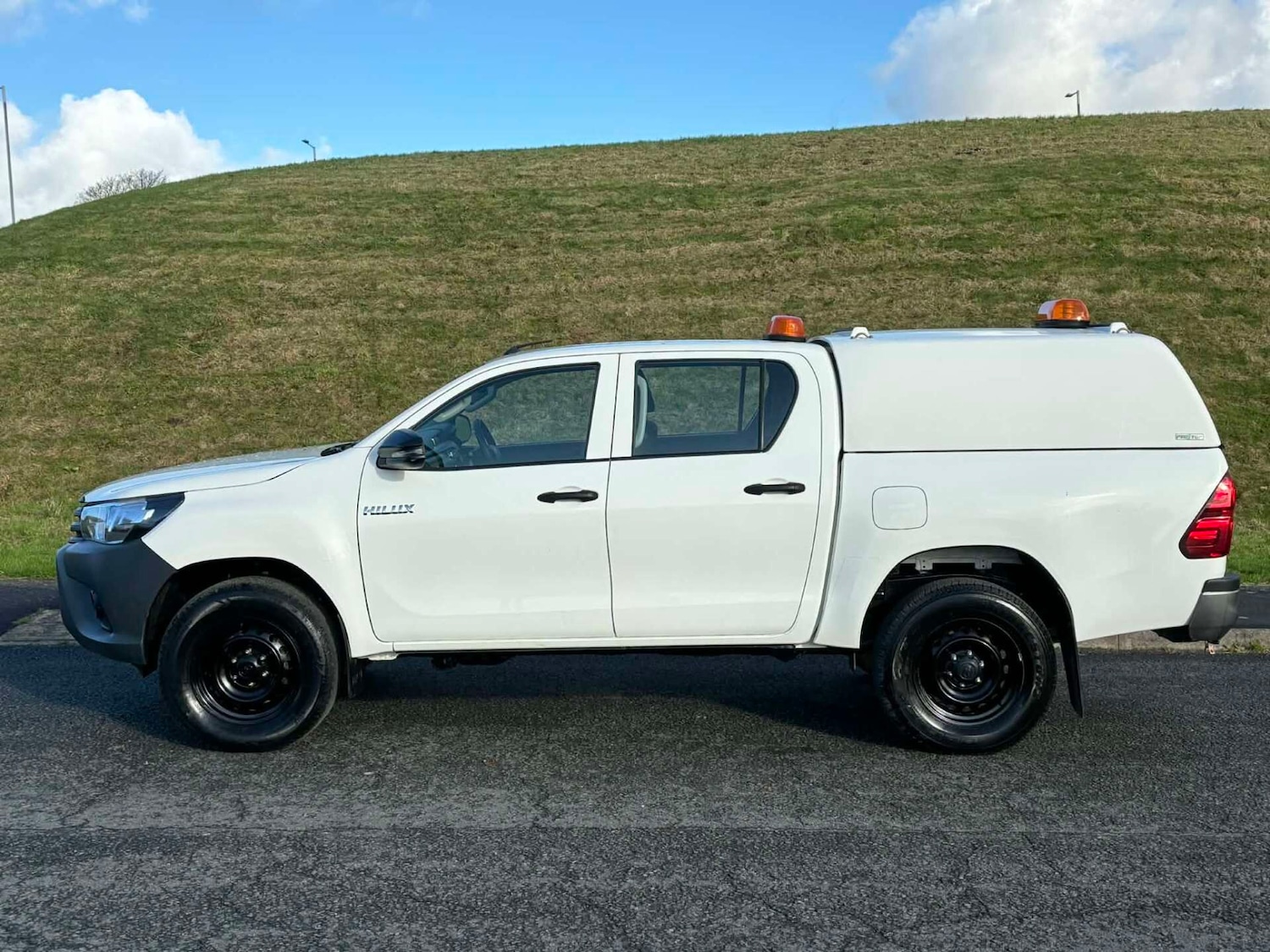 Used Toyota Hilux 2019 for sale - 76637330: Photo 4