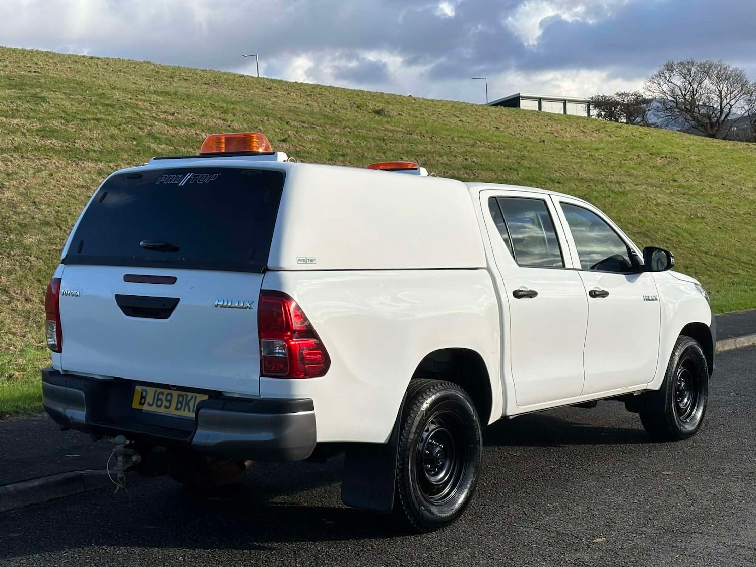 Used Toyota Hilux 2019 for sale - 76637330: Photo 8