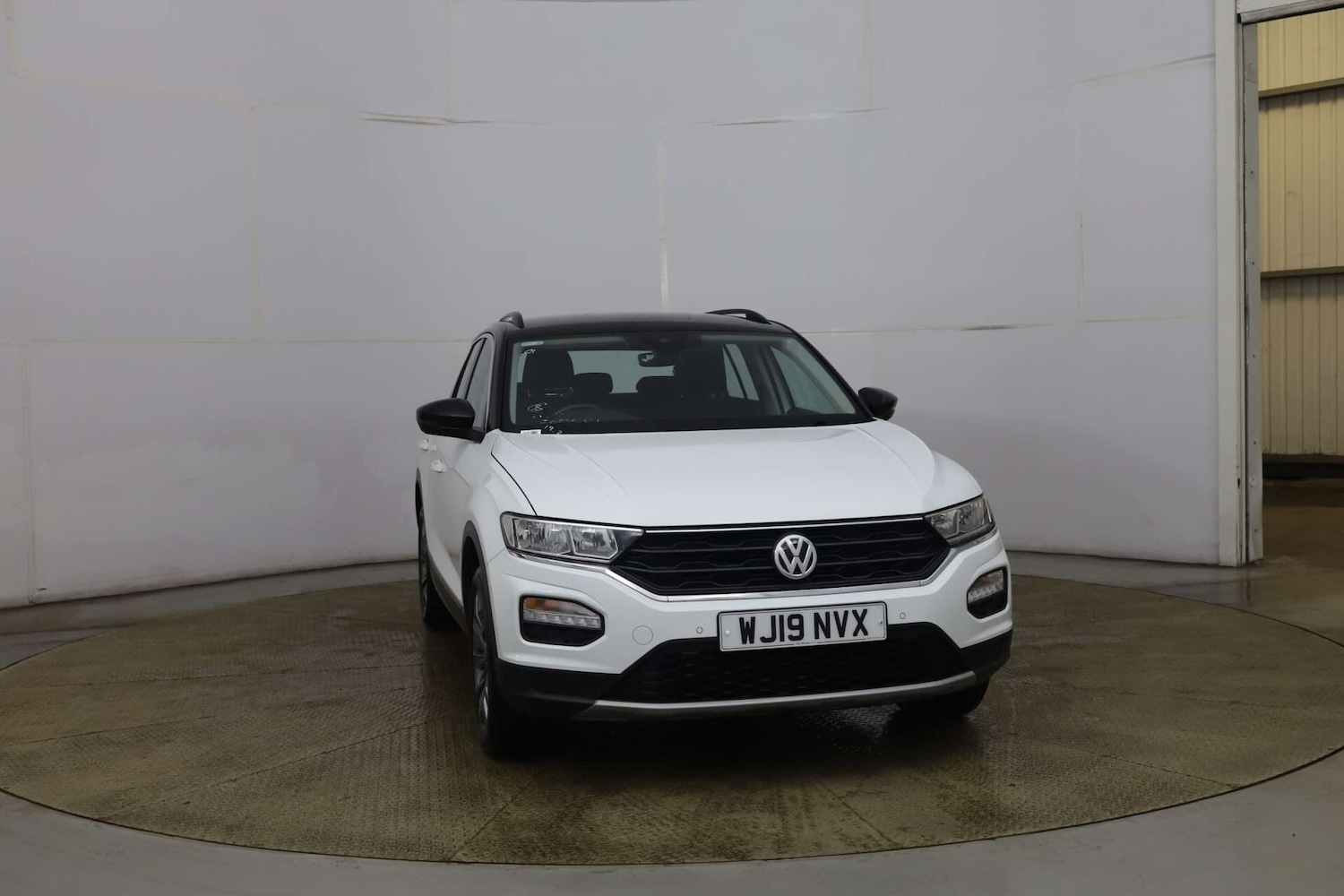 Used Volkswagen T-Roc 2019 for sale - 76941508: Photo 1