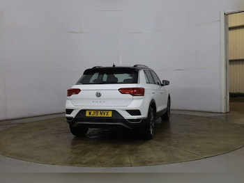 Used Volkswagen T-Roc 2019 for sale - 76941508: Photo