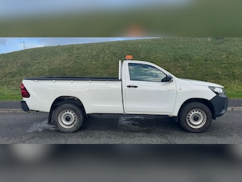 Used Toyota Hilux 2019 for sale - 76392384: Photo