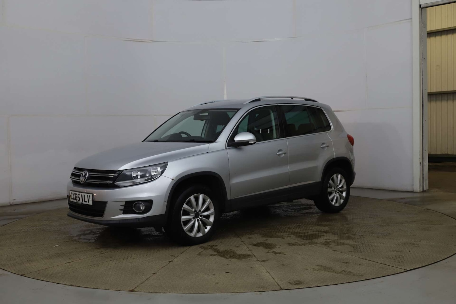 Used Volkswagen Tiguan 2015 for sale - 76968496: Photo 3