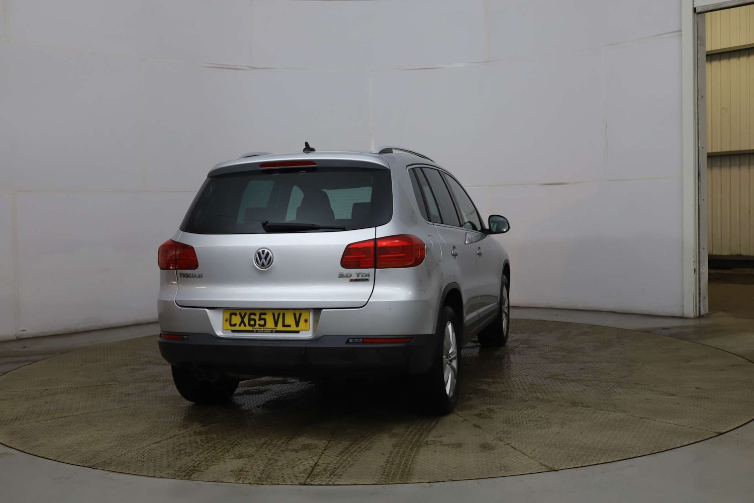 Used Volkswagen Tiguan 2015 for sale - 76968496: Photo 4