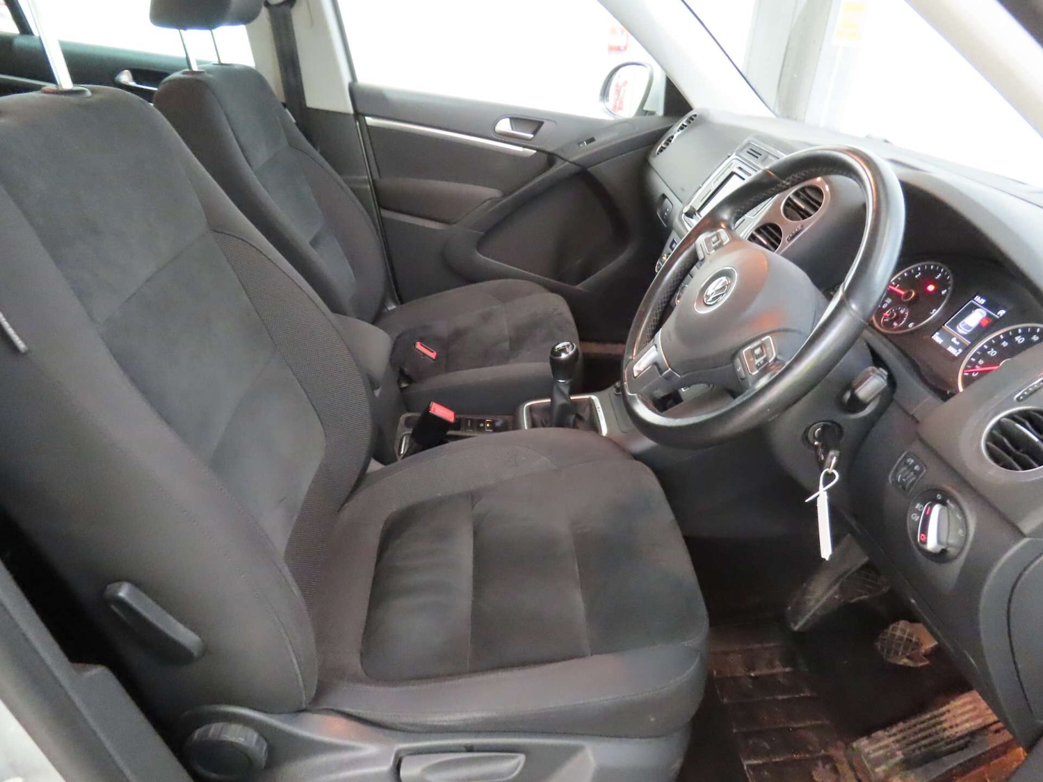 Used Volkswagen Tiguan 2015 for sale - 76968496: Photo 8