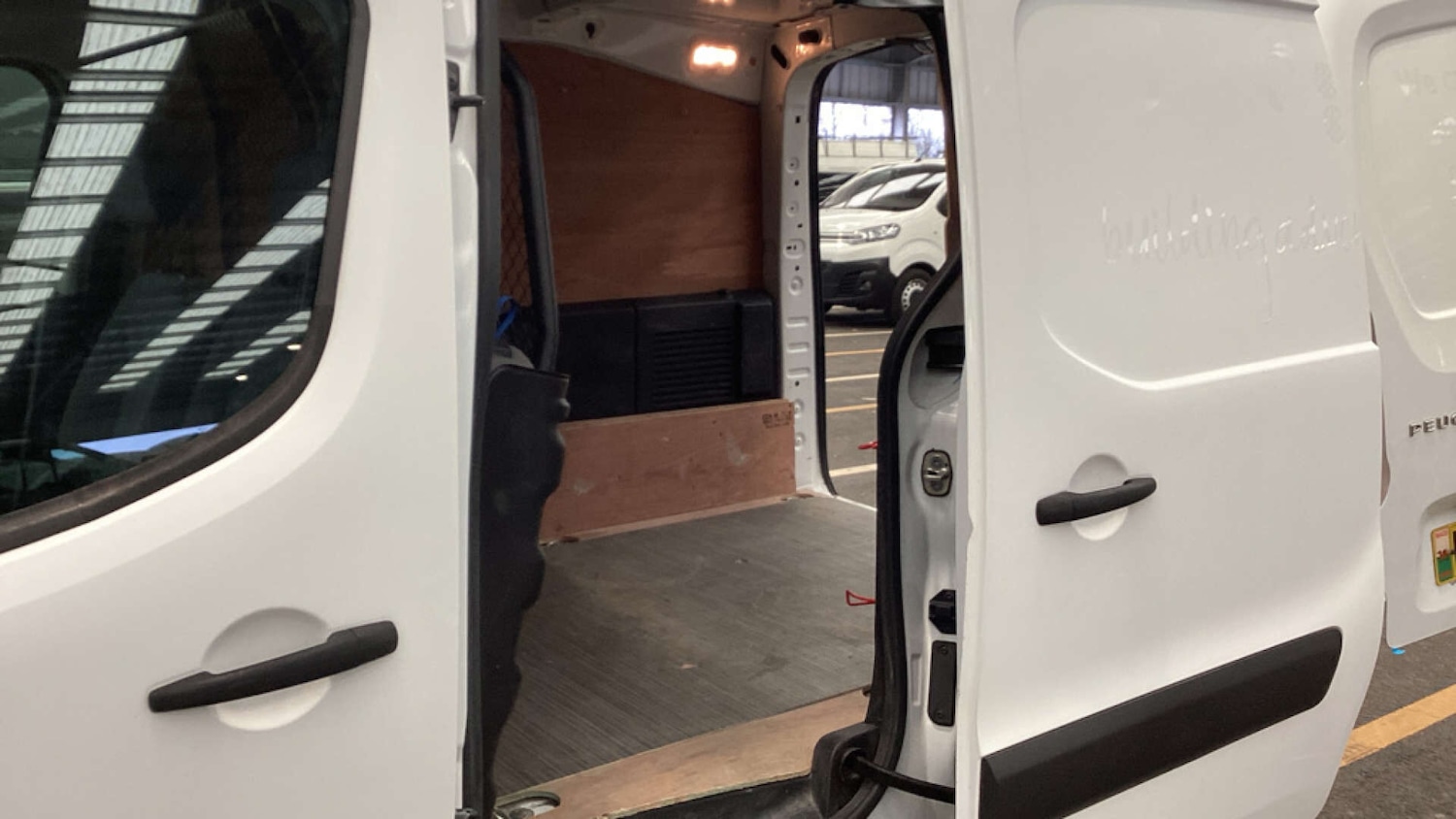 Used Peugeot Partner 2015 for sale - 77797400: Photo 8