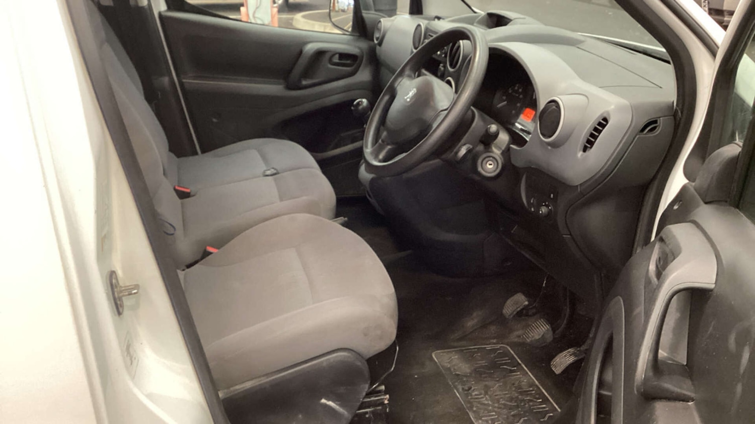 Used Peugeot Partner 2015 for sale - 77797400: Photo 9