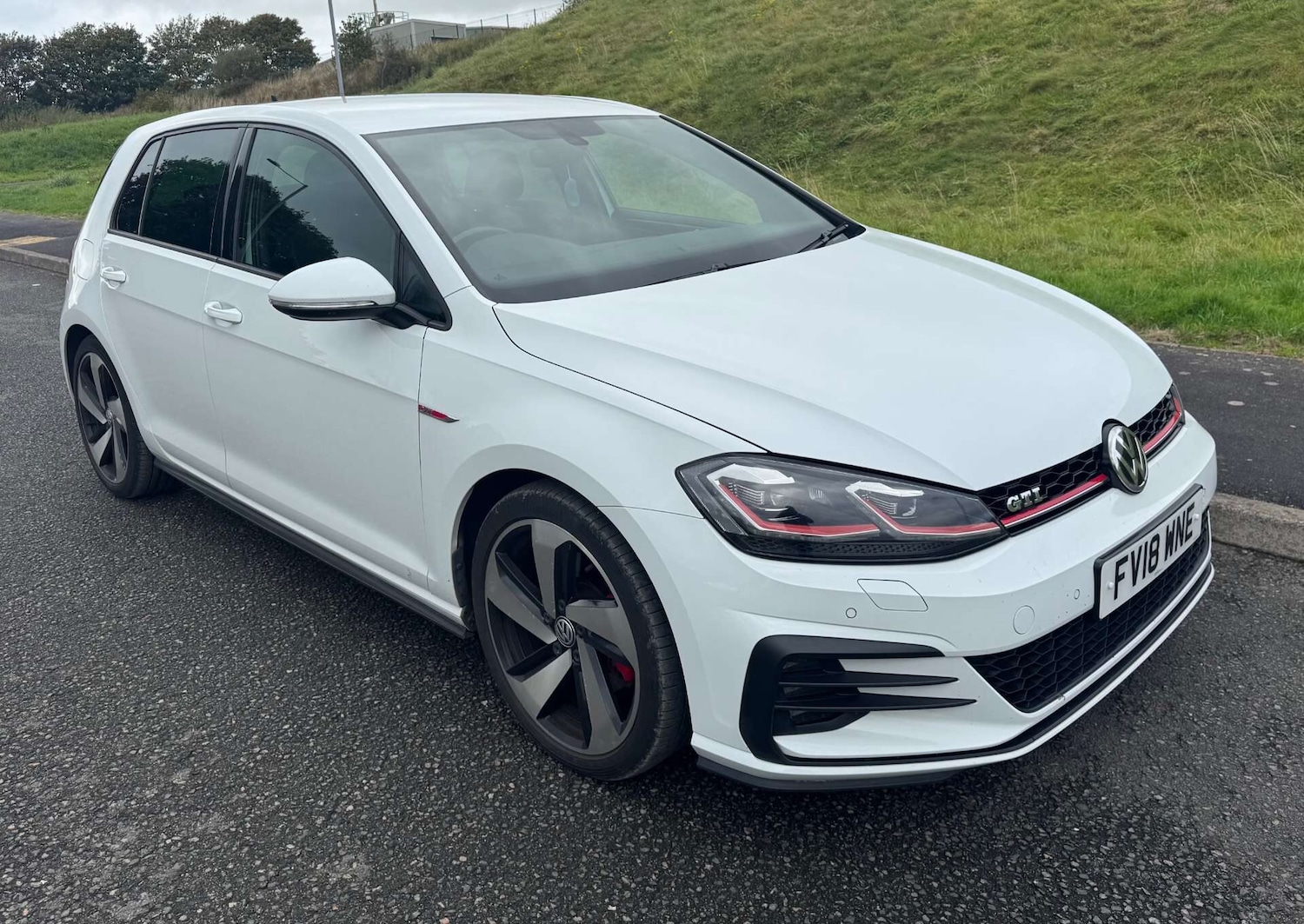 Used Volkswagen Golf 2018 for sale - 76142779: Photo 1