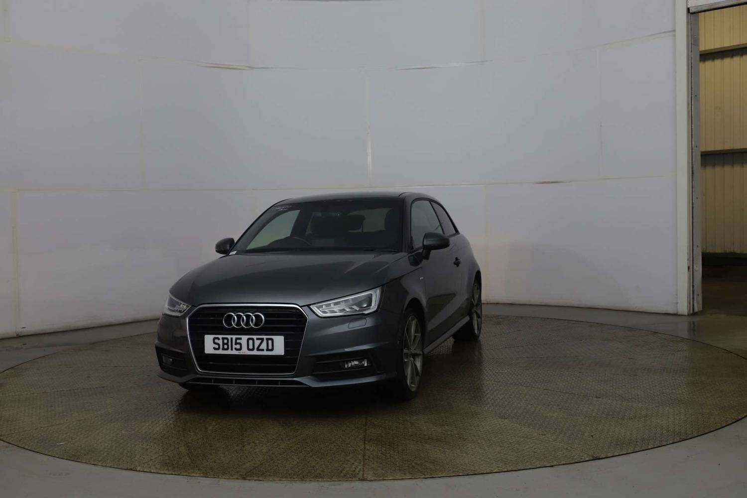 Used Audi A1 2015 for sale - 76961697: Photo 2