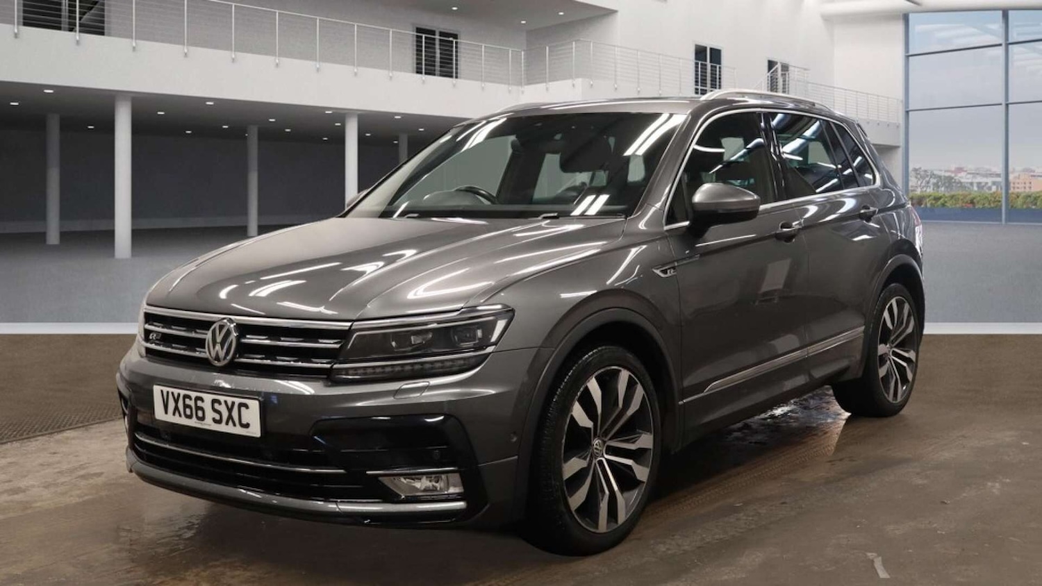Used Volkswagen Tiguan 2016 for sale - 76776529: Photo 2