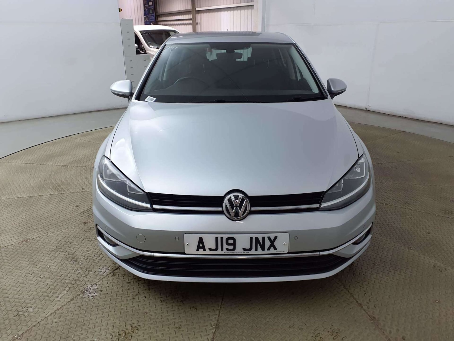 Used Volkswagen Golf 2019 for sale - 78140215: Photo 2