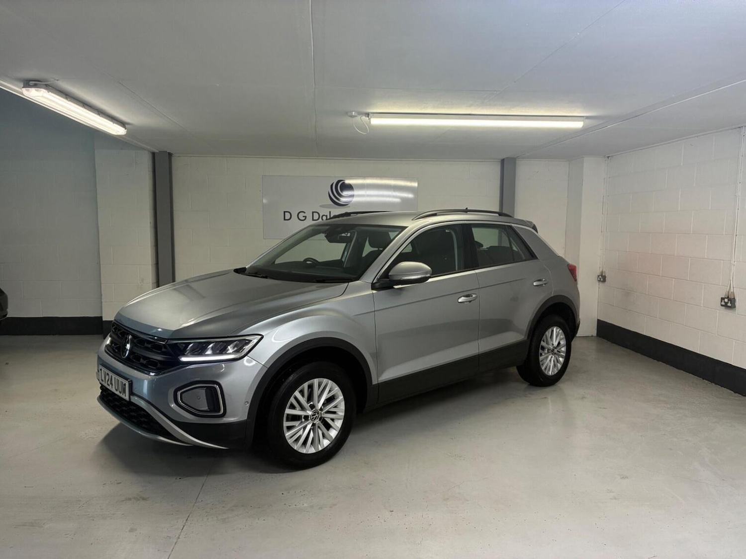 Used Volkswagen T-Roc 2024 for sale - 76521154: Photo 1
