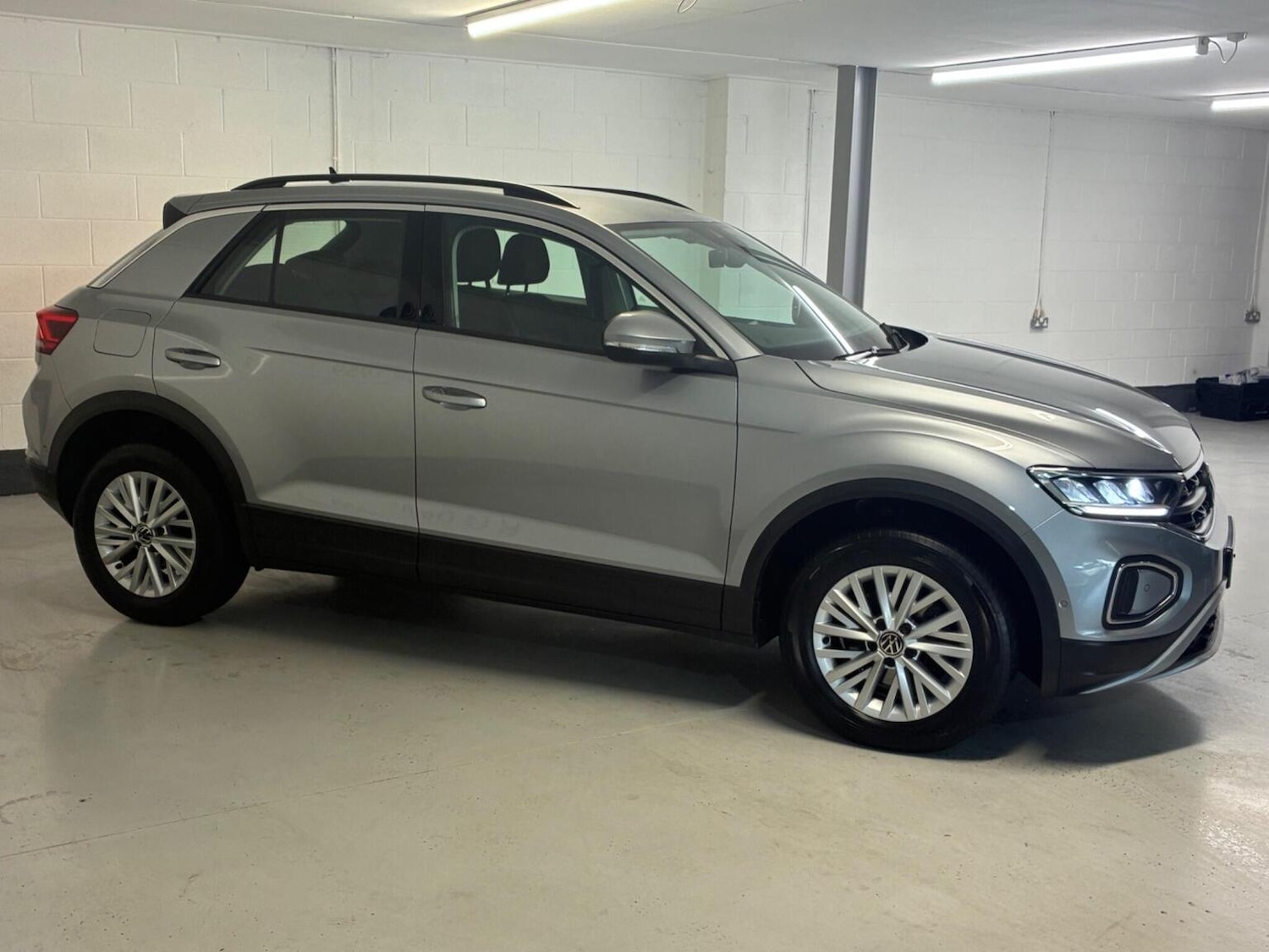Used Volkswagen T-Roc 2024 for sale - 76521154: Photo 2