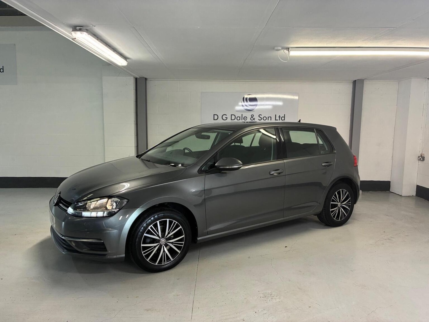 Used Volkswagen Golf 2017 for sale - 76521093: Photo 1