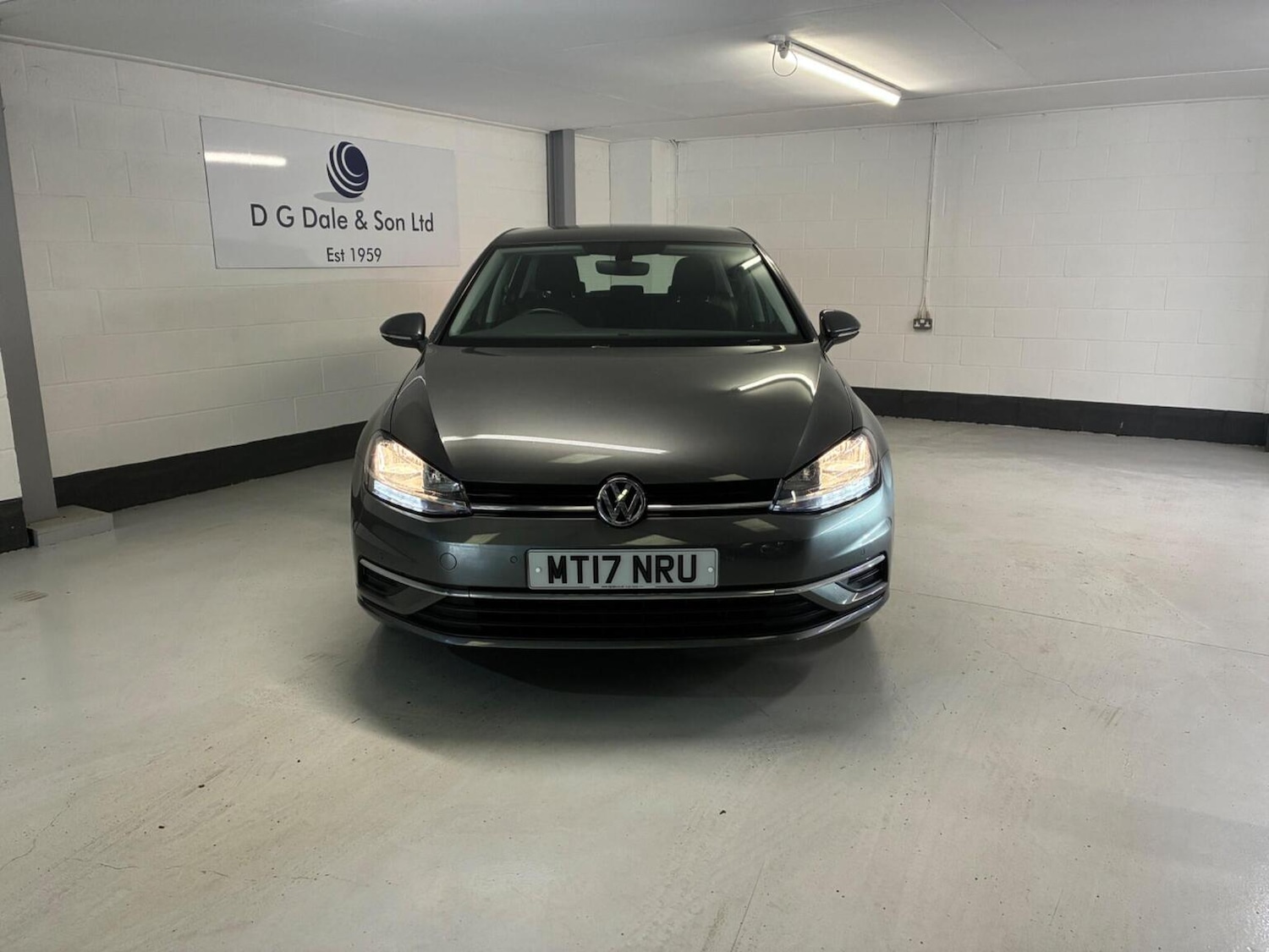 Used Volkswagen Golf 2017 for sale - 76521093: Photo 2