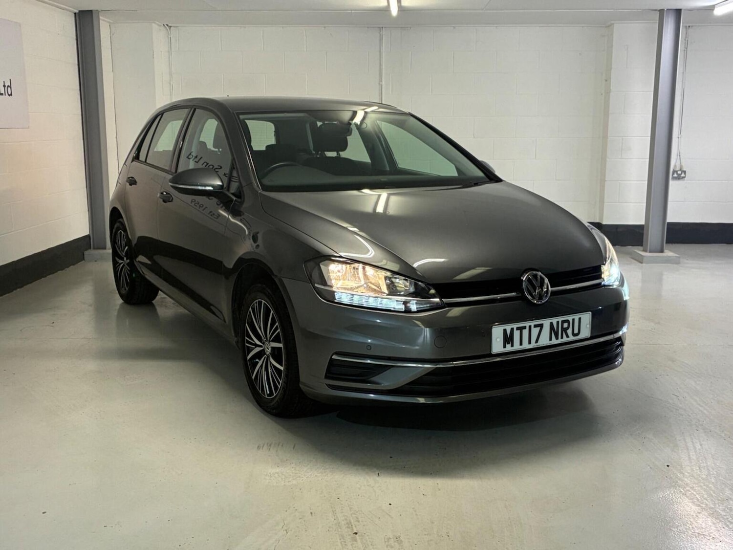 Used Volkswagen Golf 2017 for sale - 76521093: Photo 3