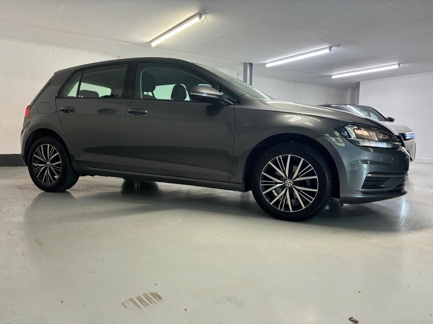 Used Volkswagen Golf 2017 for sale - 76521093: Photo 4