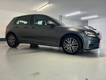 Used Volkswagen Golf 2017 for sale - 76521093: Photo