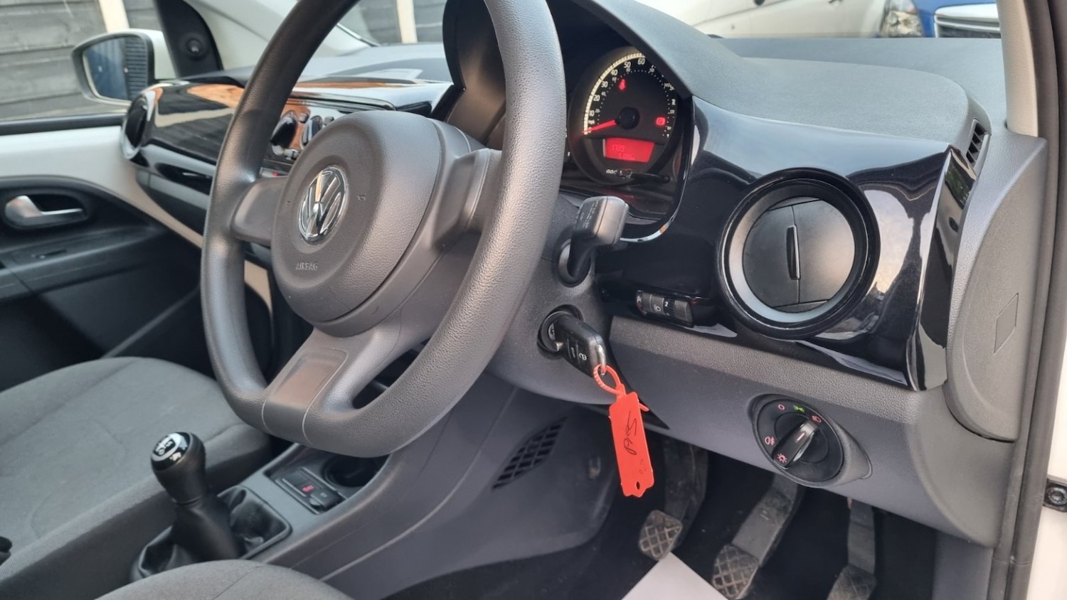 Used Volkswagen up! 2015 for sale - 76174110: Photo 21