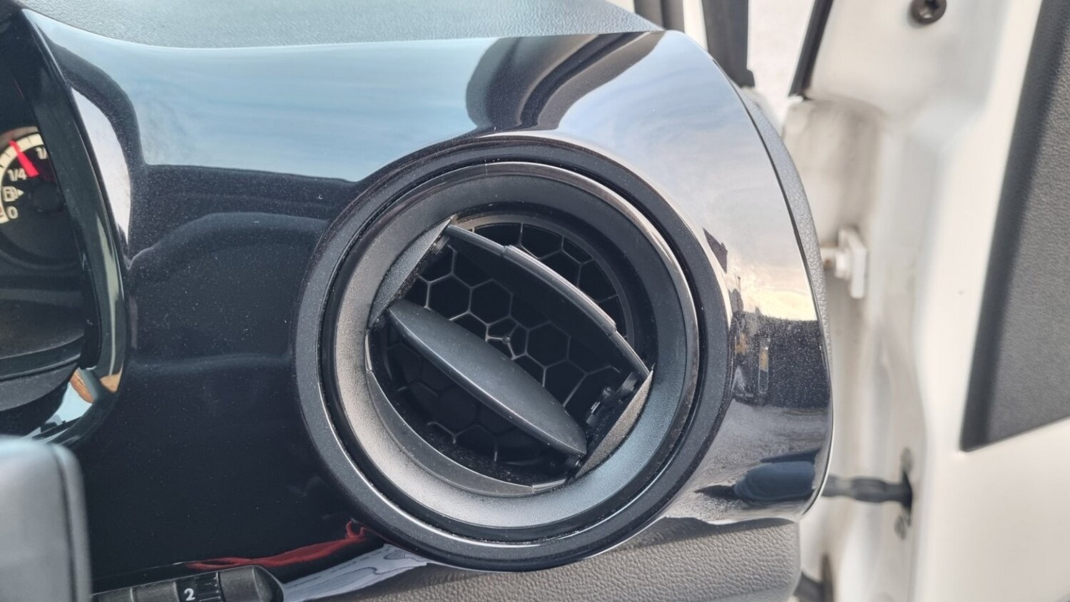 Used Volkswagen up! 2015 for sale - 76174110: Photo 22