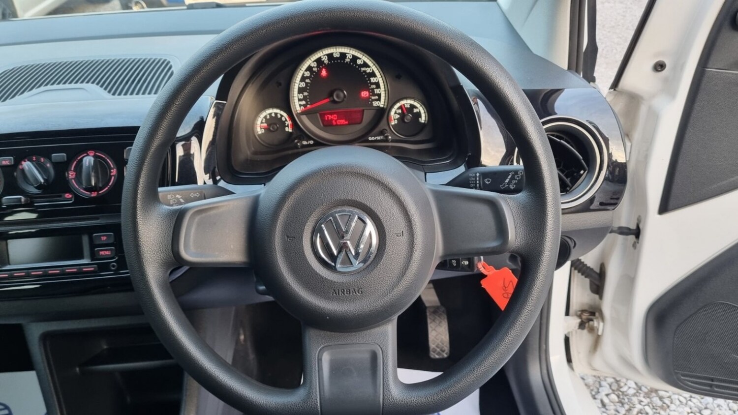 Used Volkswagen up! 2015 for sale - 76174110: Photo 26