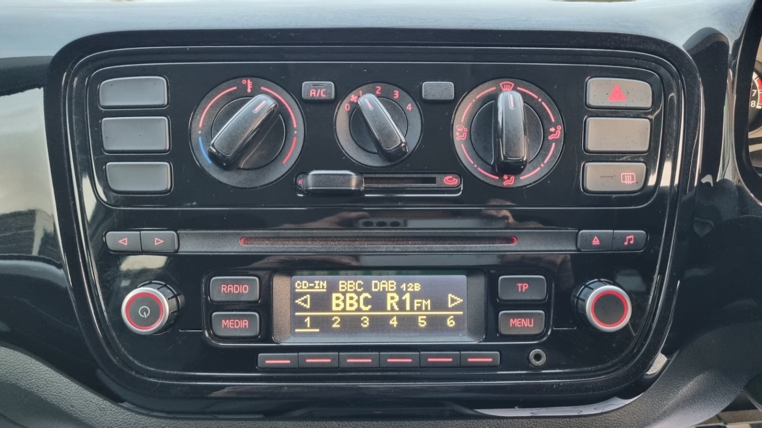 Used Volkswagen up! 2015 for sale - 76174110: Photo 32