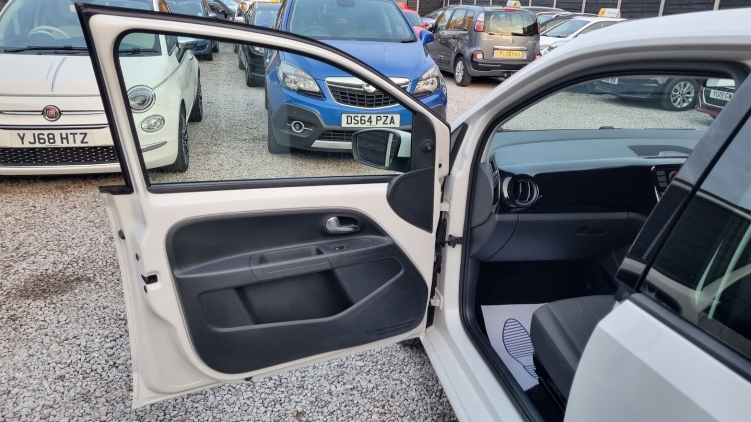 Used Volkswagen up! 2015 for sale - 76174110: Photo 39