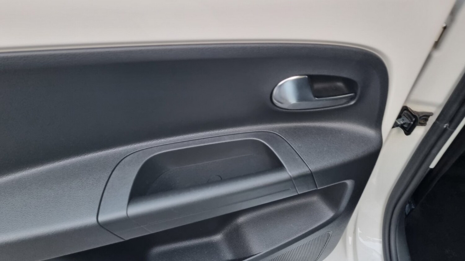 Used Volkswagen up! 2015 for sale - 76174110: Photo 46