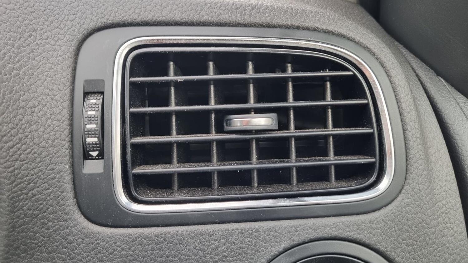 Used Volkswagen Polo 2015 for sale - 76082722: Photo 36