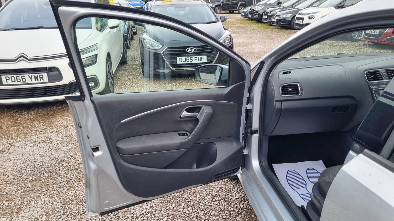 Used Volkswagen Polo 2015 for sale - 76082722: Photo 42