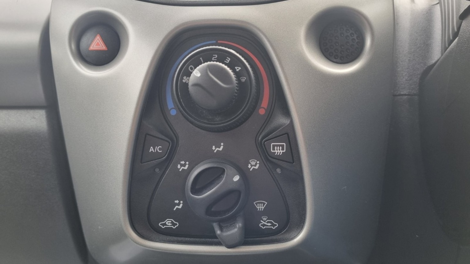 Used Toyota AYGO 2016 for sale - 76531183: Photo 32