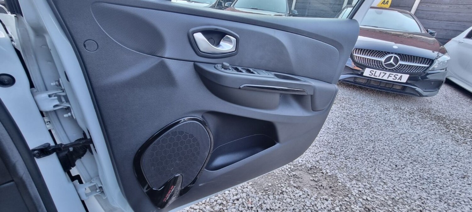 Used Renault Clio 2015 for sale - 77807122: Photo 21