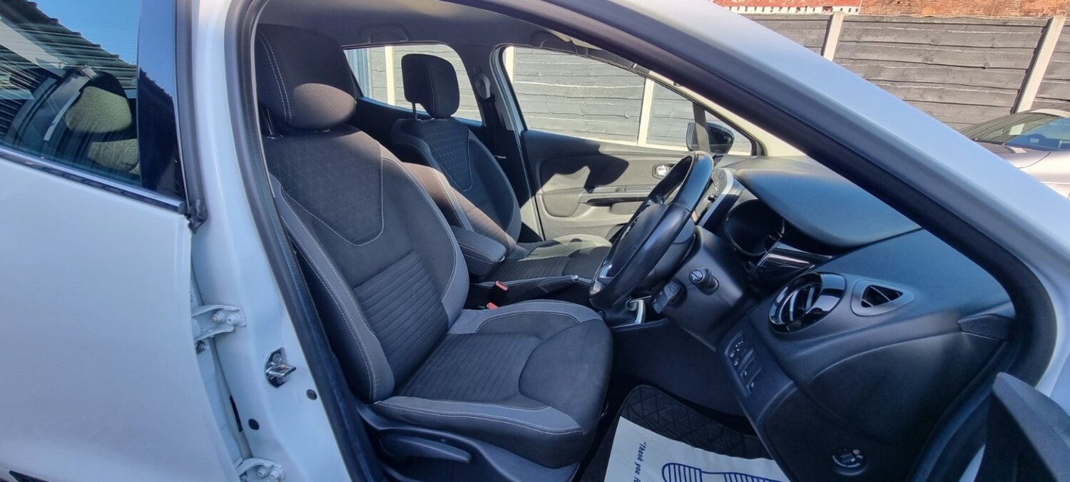 Used Renault Clio 2015 for sale - 77807122: Photo 24