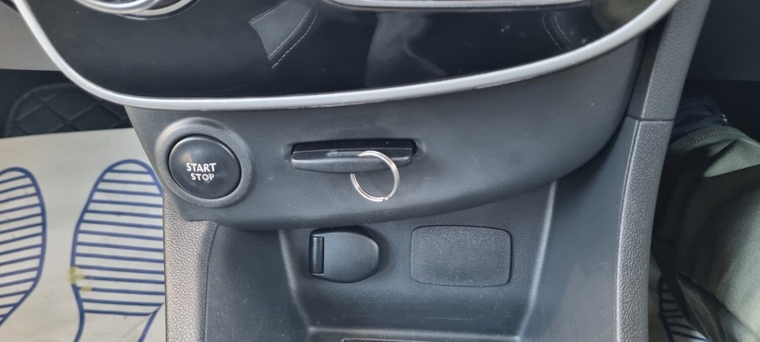 Used Renault Clio 2015 for sale - 77807122: Photo 37