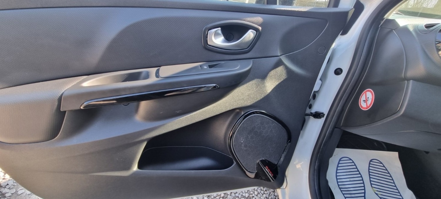 Used Renault Clio 2015 for sale - 77807122: Photo 46