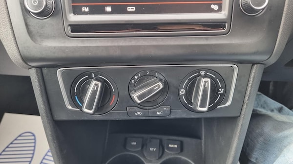 Used Volkswagen Polo 2015 for sale - 76268609: Photo 39