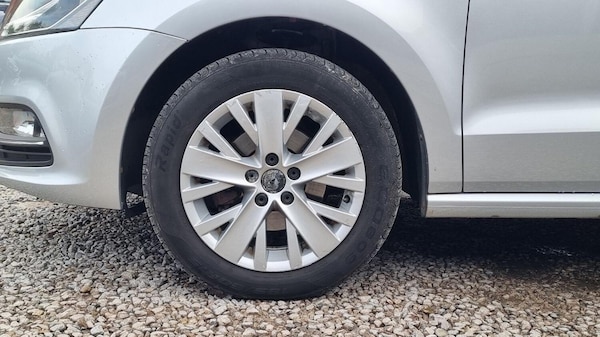 Used Volkswagen Polo 2015 for sale - 76268609: Photo 76