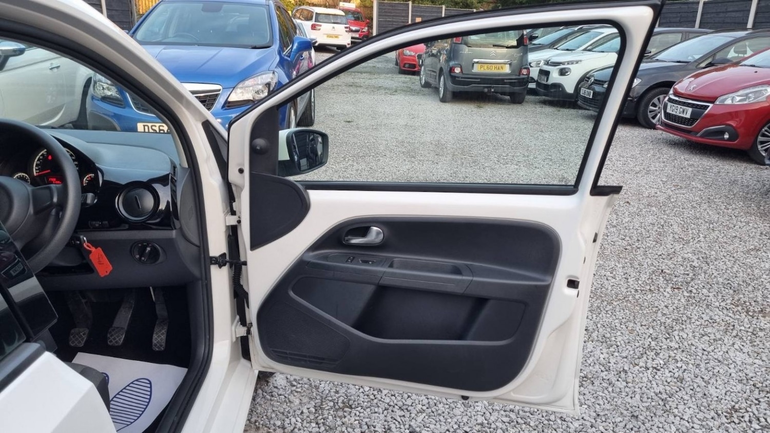 Used Volkswagen up! 2015 for sale - 76951043: Photo 16