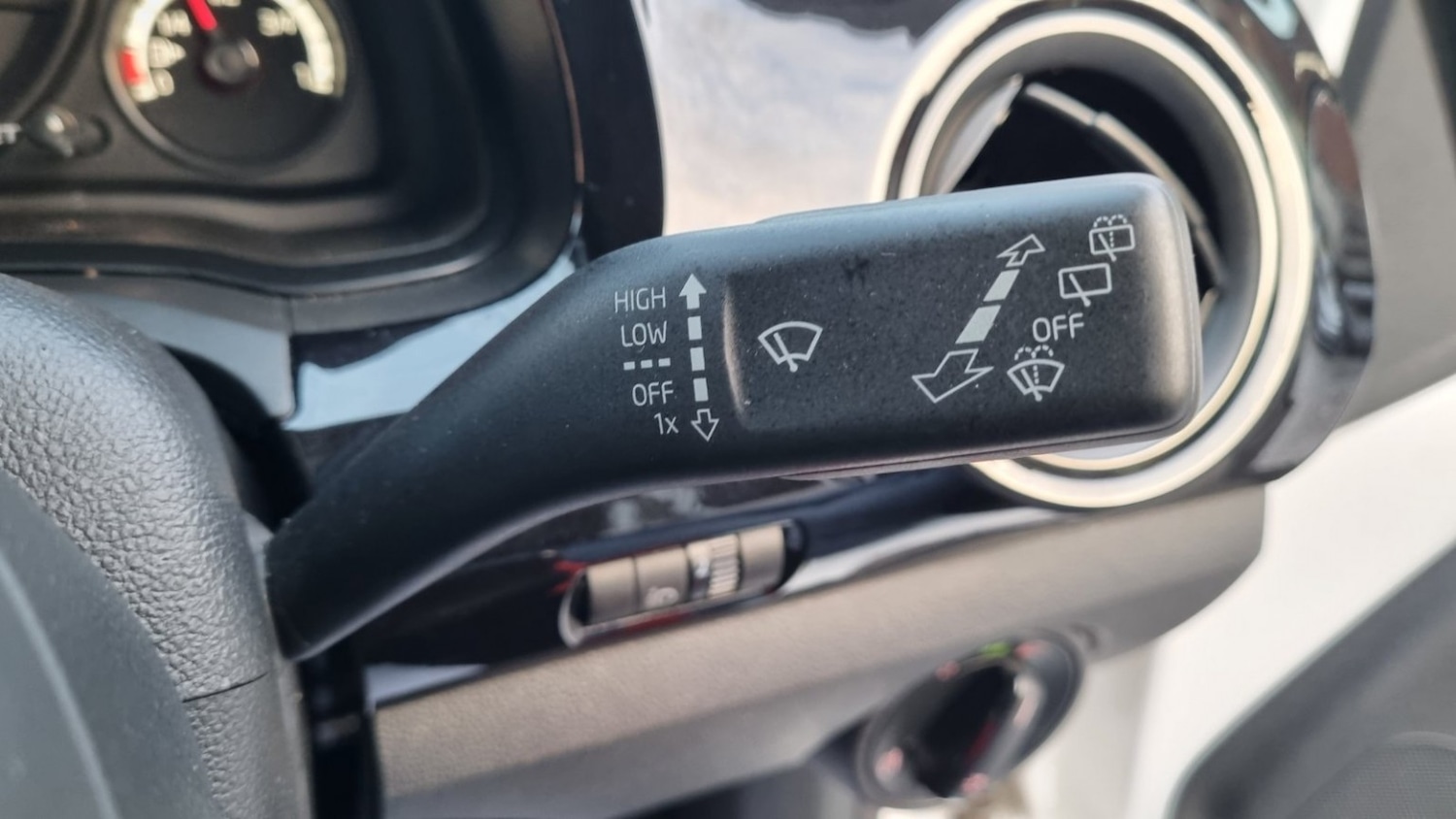 Used Volkswagen up! 2015 for sale - 76951043: Photo 27