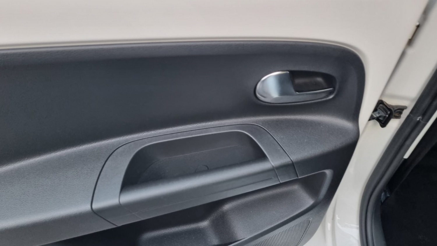 Used Volkswagen up! 2015 for sale - 76951043: Photo 46