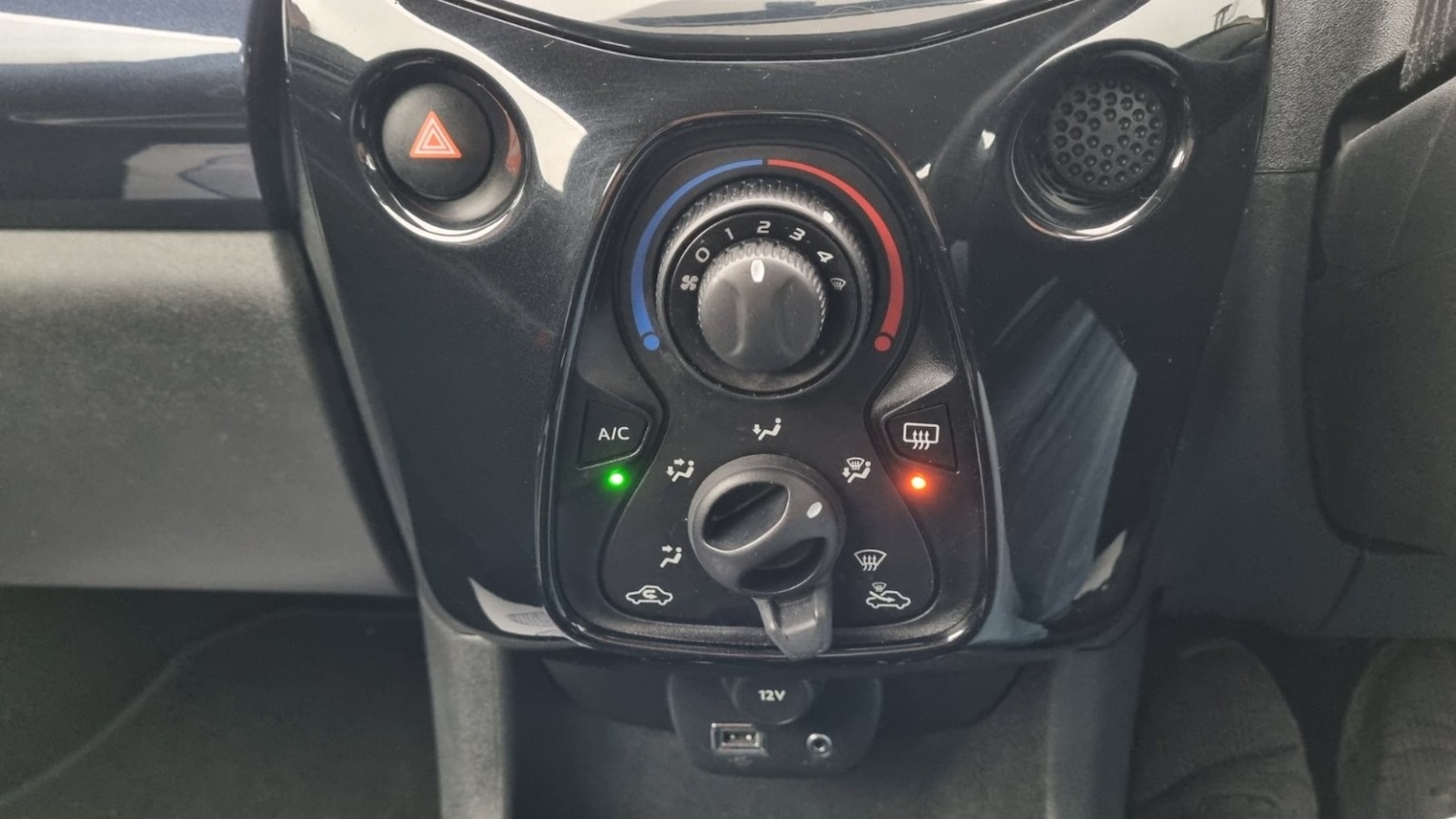 Used Toyota AYGO 2015 for sale - 76531197: Photo 34